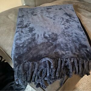 Nordstrom Cozy Tasseled Throw- Navy